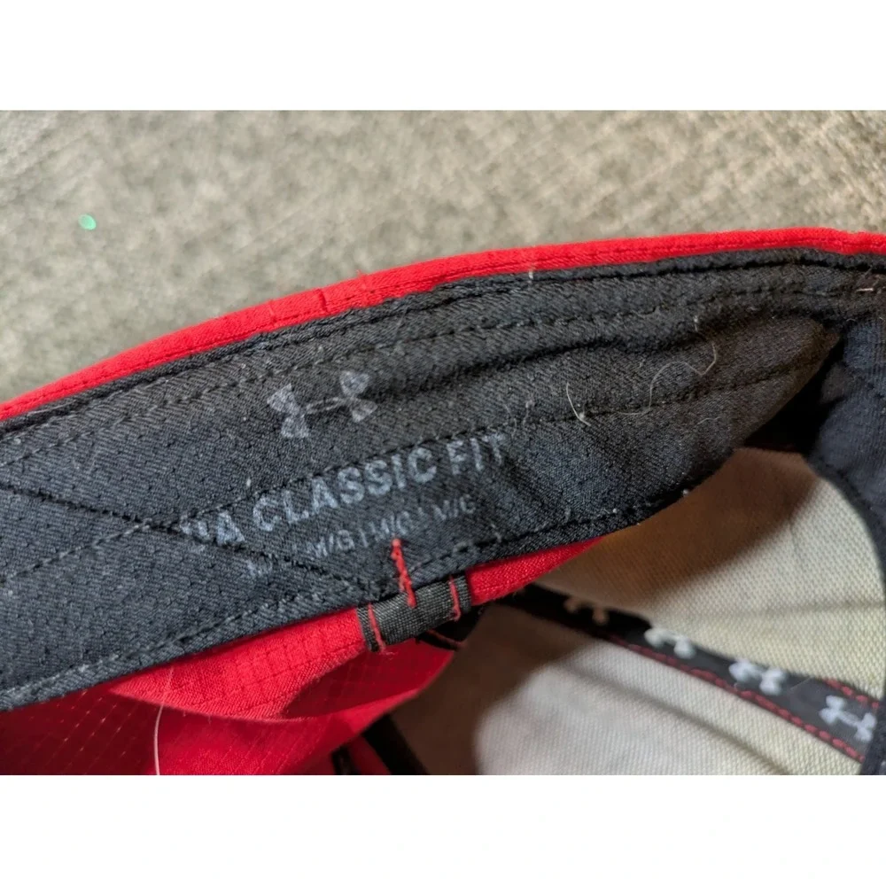 Under Armour Red Classic Fit Medium Black Logo Sports Baseball Cap‎
